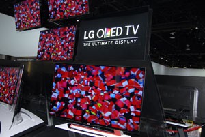 CES 13 > TV Oled LG 55EA9700 : nouveau pied design CES 13 > TV Oled LG 55EA9700 : nouveau pied design