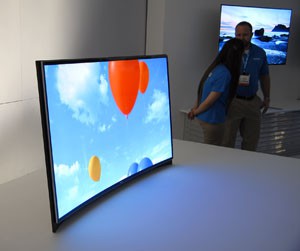 CES 13 > Samsung Oled courbe : aussi chez les Bleus ! CES 13 > Samsung Oled courbe : aussi chez les Bleus !