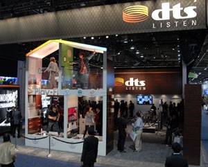 CES 13 > Stand DTS : i like to move iiiiiiiit CES 13 > Stand DTS : i like to move iiiiiiiit