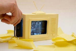 iPhone TV : après la valise en carton, la télé... en papier ! - AVCesar.com