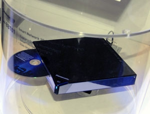 CES 12 > Panasonic DMP-BBT01 : platine Blu-Ray 3D compacte