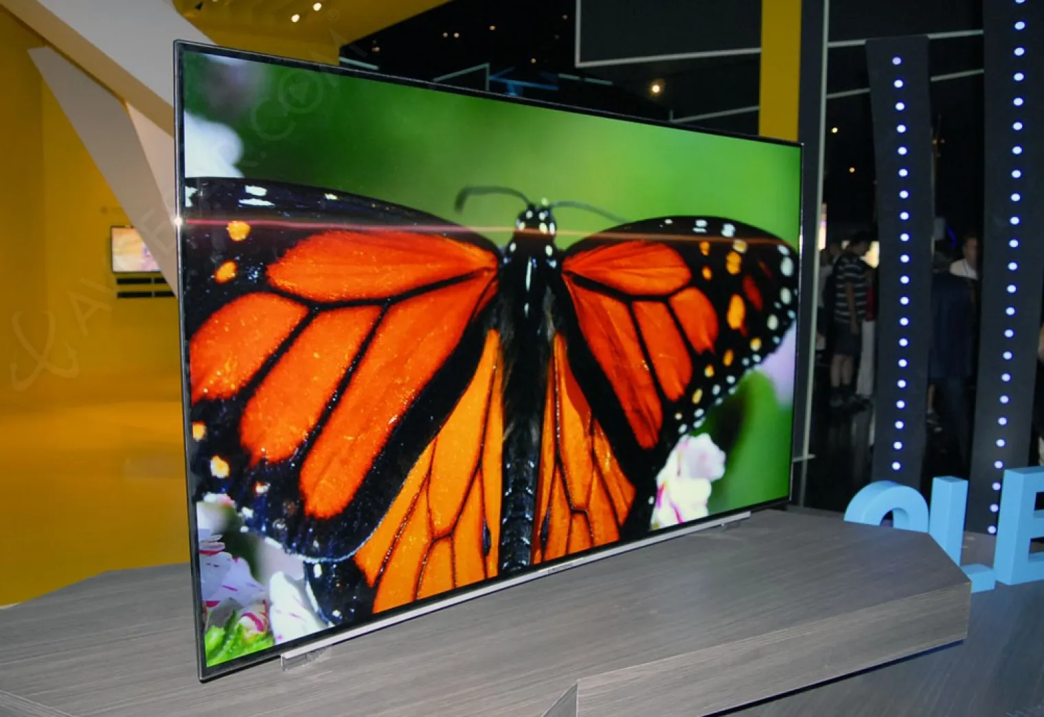 ifa-14-tv-oled-ultra-hd-grundig-courbe