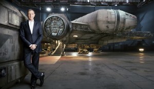 Millenium Falcon de Star Wars VII : il prend la pose dans la presse
