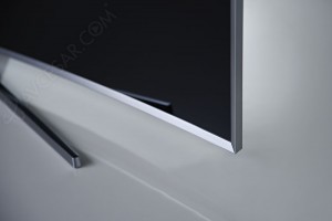 CES 15 > TV LED Ultra HD Samsung JU9500 : gros plan sur le design courbe