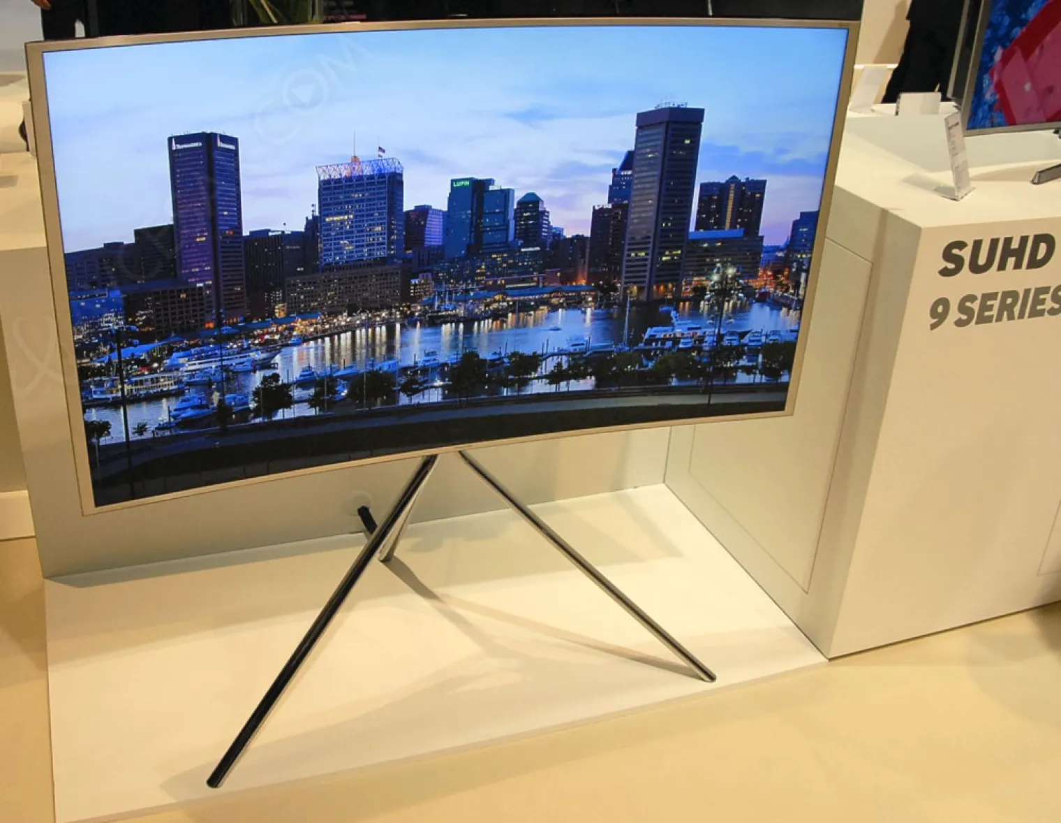 rayon-de-courbure-tv-samsung