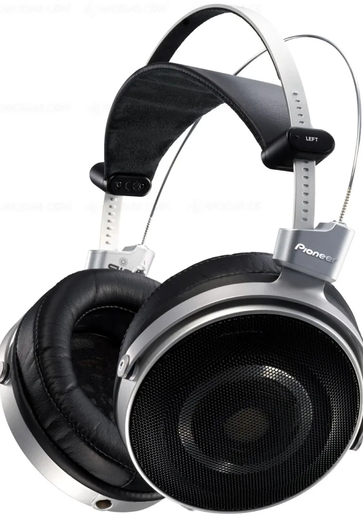 casque-pioneer-se-master1