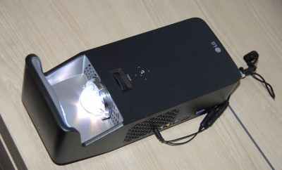IFA 15 > Minibeam LG PF1000U : vidéoprojecteur ultracourte focale