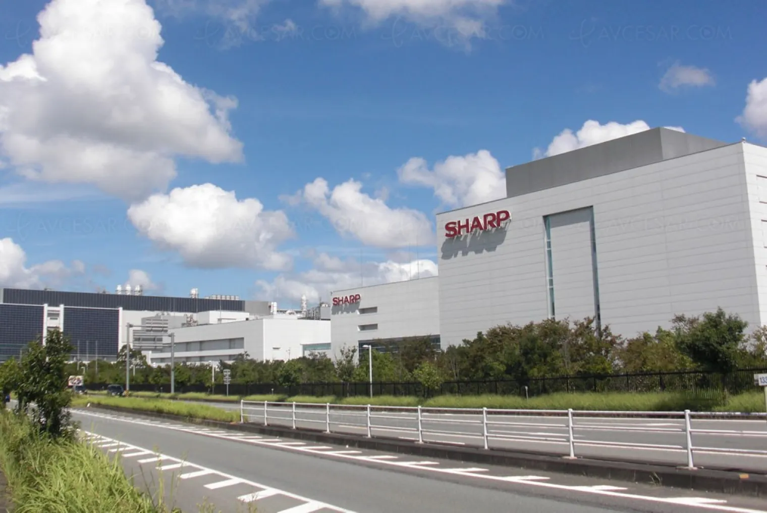 foxconn-rachete-sharp