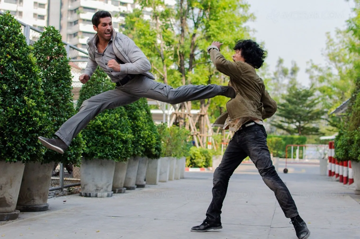chasse-a-l-homme-2-de-l-action-des-arts-martiaux-et-une-petite-pensee-pour-jcvd