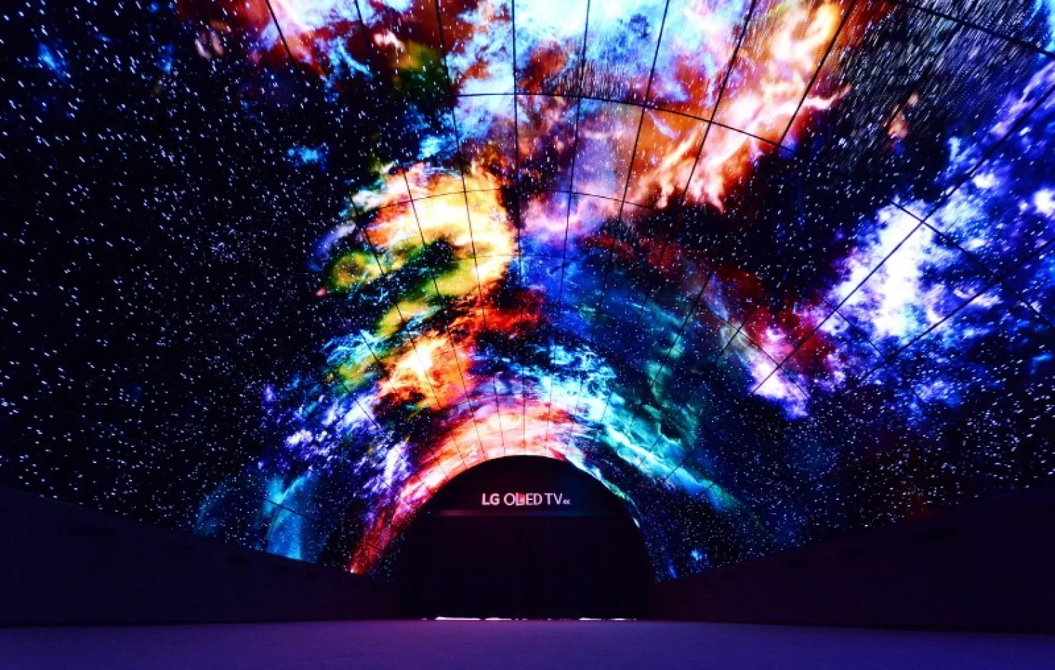 ifa-16-le-plus-grand-tunnel-oled-au-monde-par-lg