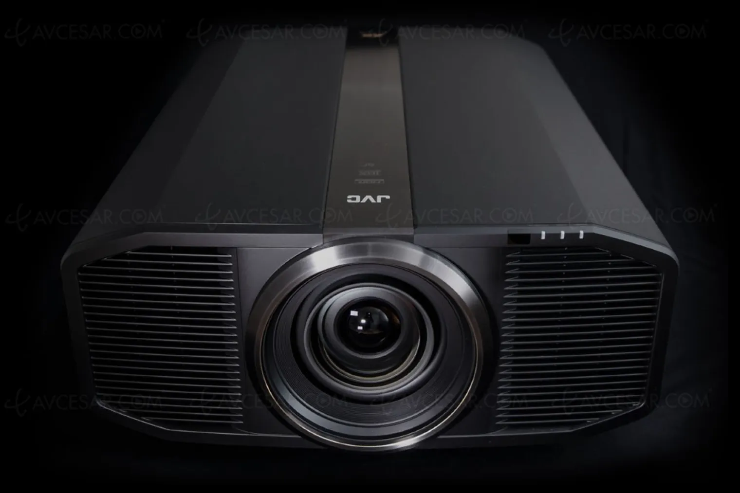 ifa-16-jvc-dla-z1-videoprojecteur-laser-home-cinema-4k