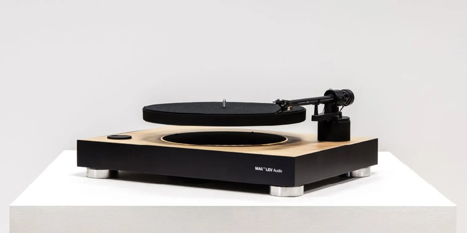 tourne-disque-flottant-objet-vinyle-non-identifie