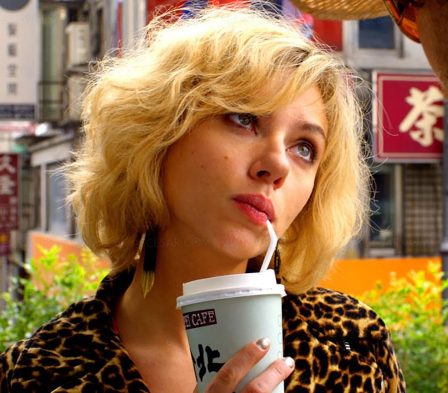 scarlett-johansson-a-paris-demain-dans-sa-nouvelle-boutique-de