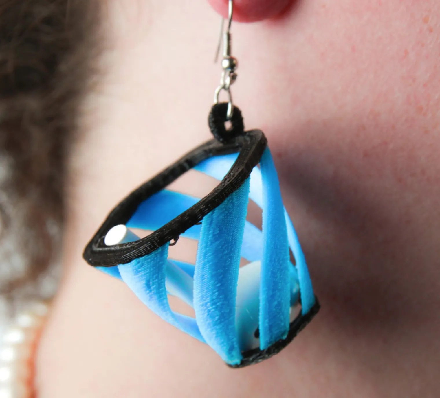 boucles-d-oreille-pour-ne-plus-perdre-vos-ecouteurs-airpods