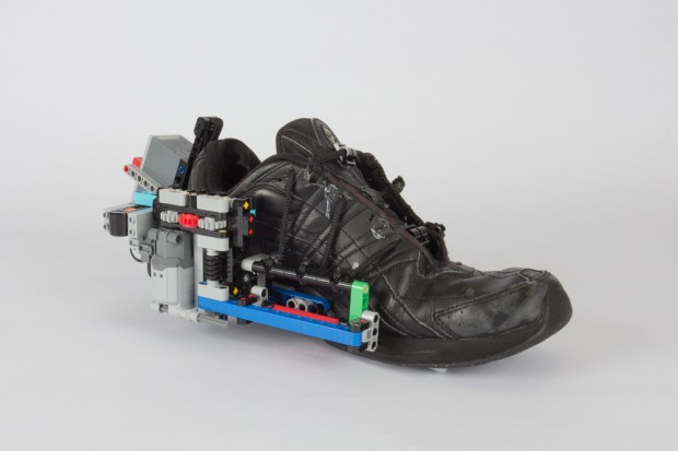 Chaussures auto-laçantes en Lego, serrage de pompes (vidéo)