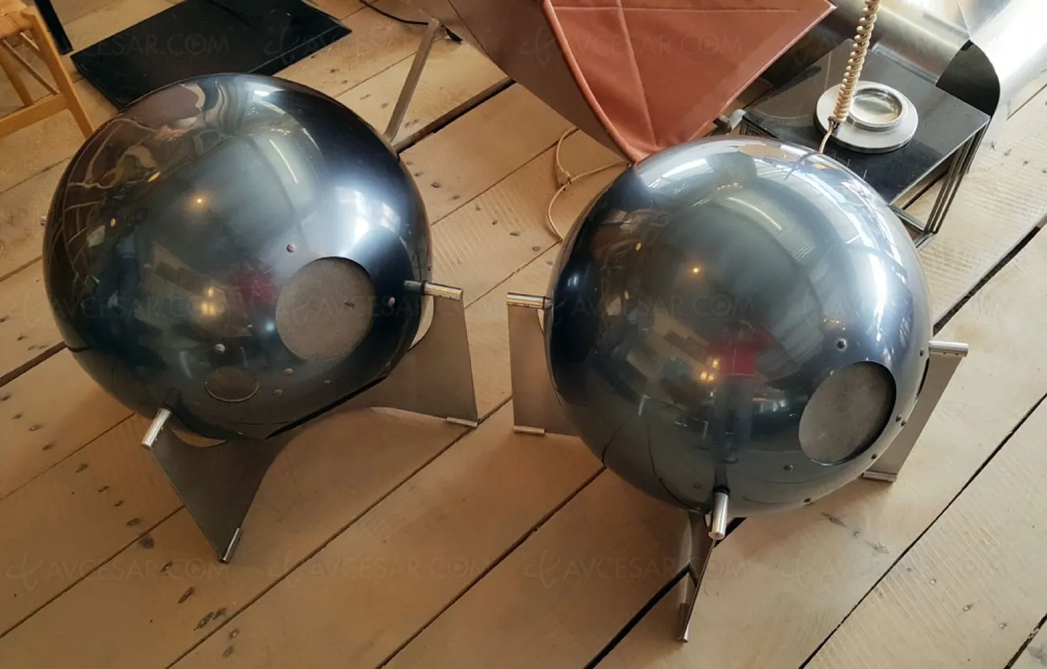 enceintes-boule-vintage-helium-une-des-25-paires-dans-le-monde-en-vente-aux-quinconces-a-bordeaux