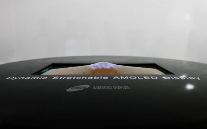 Samsung dévoile le premier écran Oled « extensible » ou ...