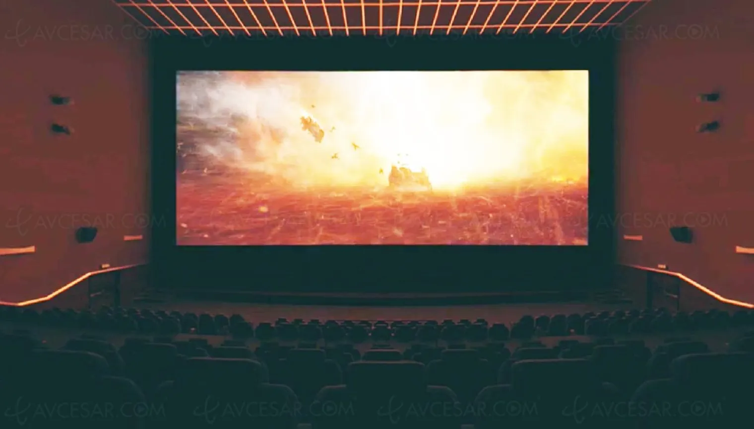 fnacplay-vr-vod-dans-une-salle-de-cine-virtuelle