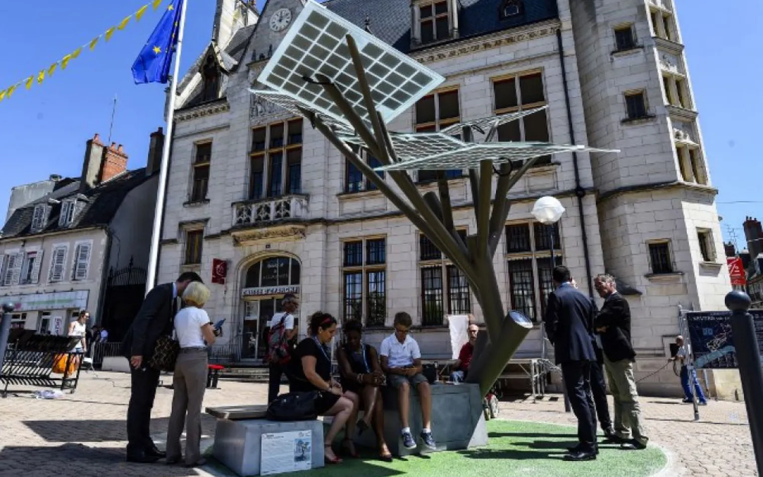 e-tree-le-tout-premier-arbre-connecte-francais-pousse-a-nevers