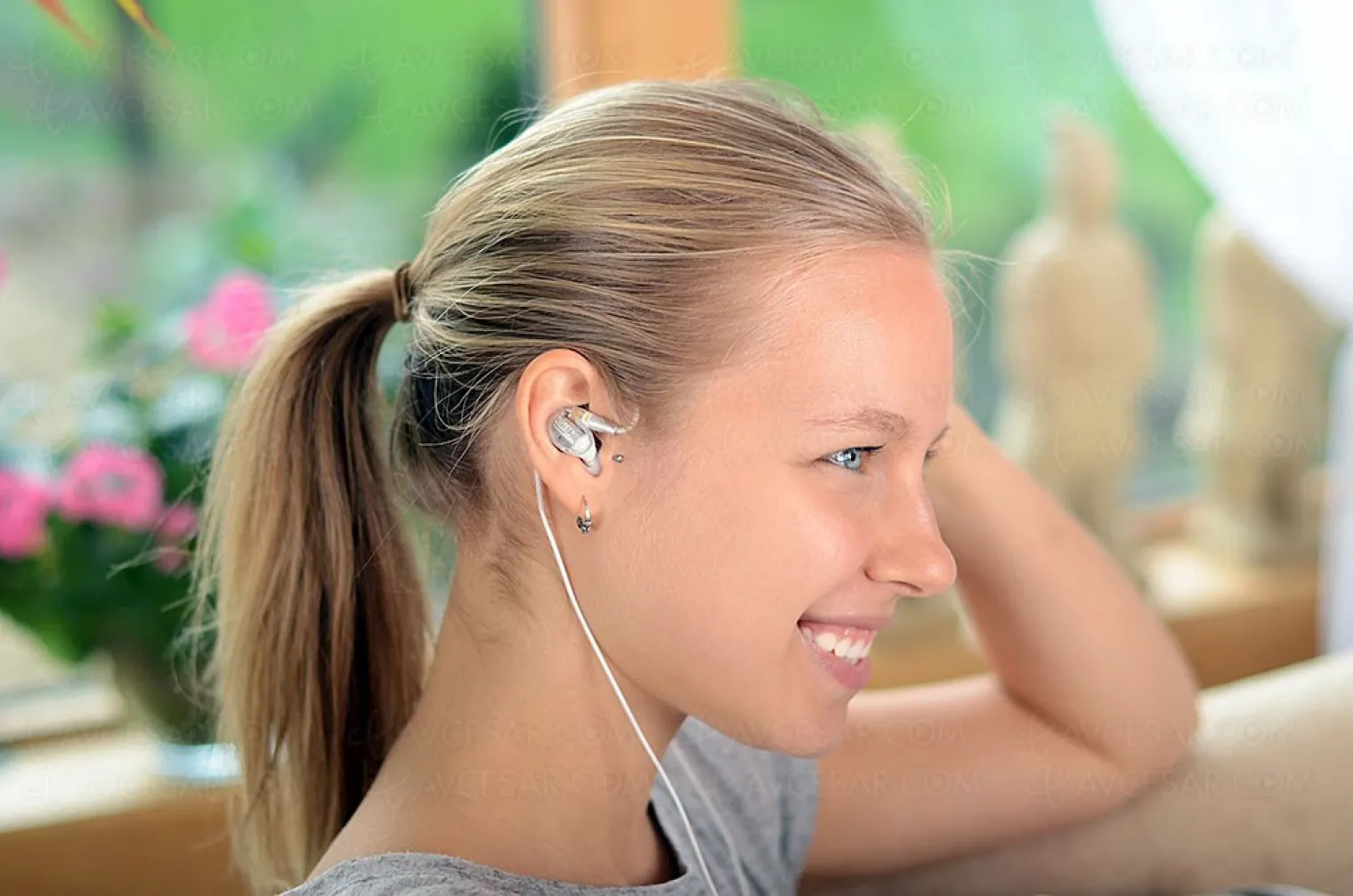 couteurs-optoma-nuforce-hem-dynamic-a-cable-detachable