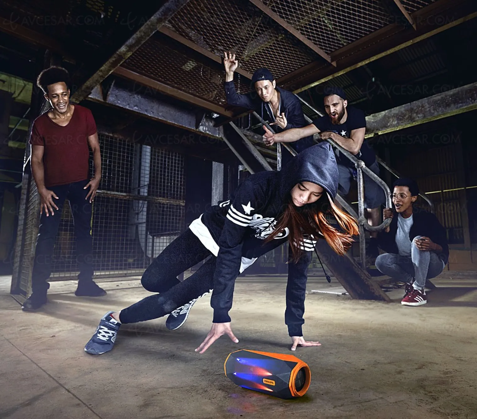 shoqbox-philips-sb500-enceinte-bluetooth-nomade-design-tubulaire-robuste-puissante-et-etanche
