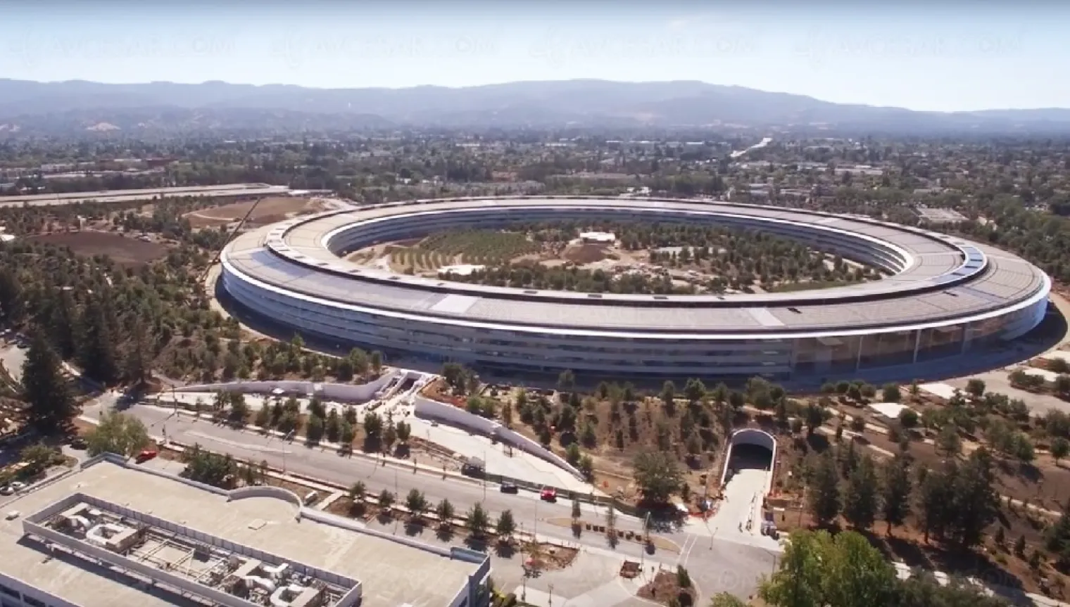 chantier-apple-park-video-d-aout-en-4k