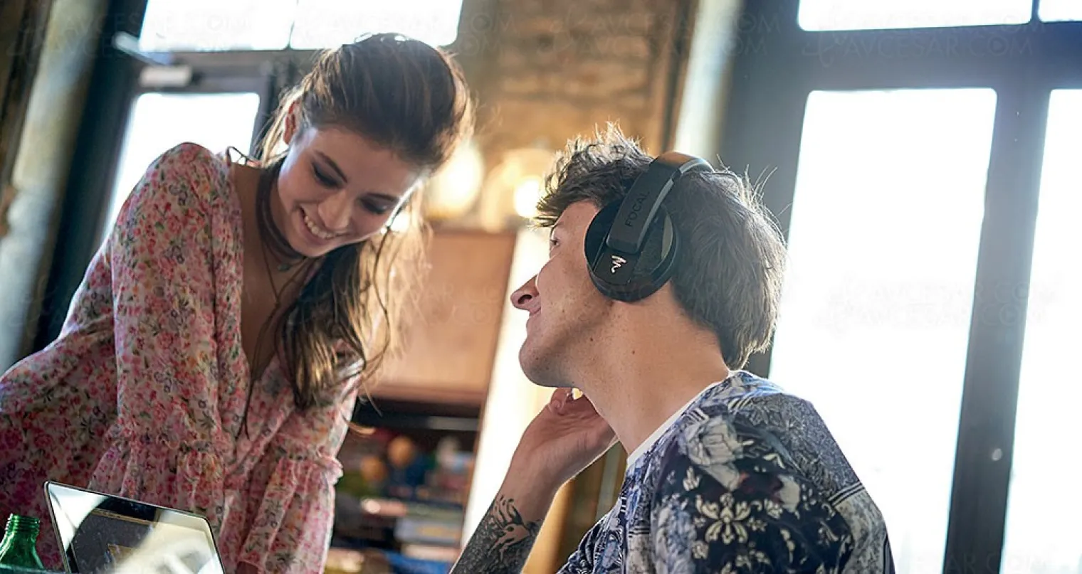 focal-listen-wireless-casque-bluetooth-nfc-pour-vivre-sa-musique-sans-fil-a-la-patte