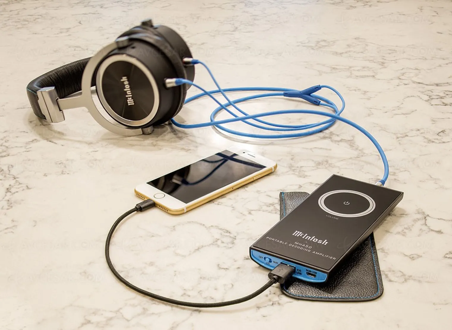 amplificateur-nomade-avec-dac-integre-et-bluetooth-mcintosh-mha50
