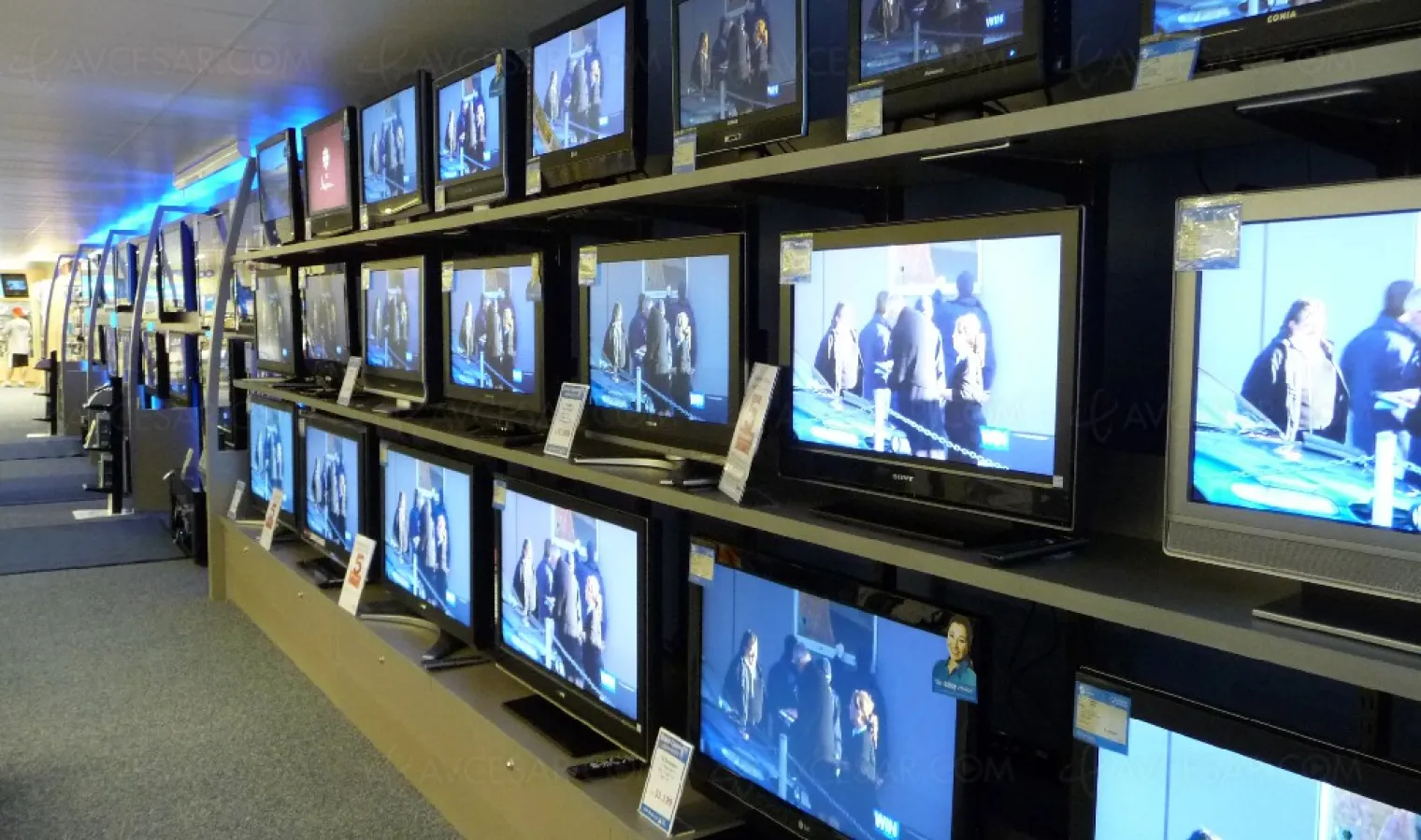 les-americains-visionnent-deux-ecrans-a-la-fois-le-tv-et-un-peripherique-mobile