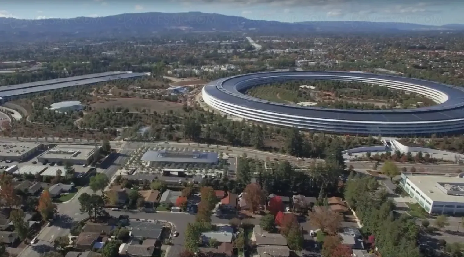 apple-park-le-petit-survol-video-4k-de-novembre