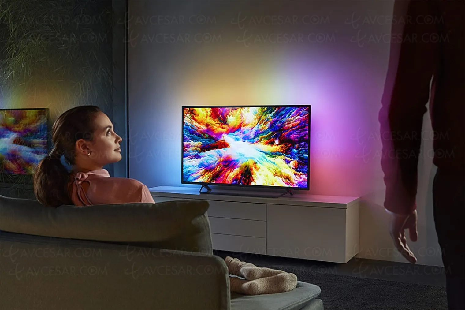 philips-pus7303-43-50-55-65-ambilight-3-p5-et-natural-motion