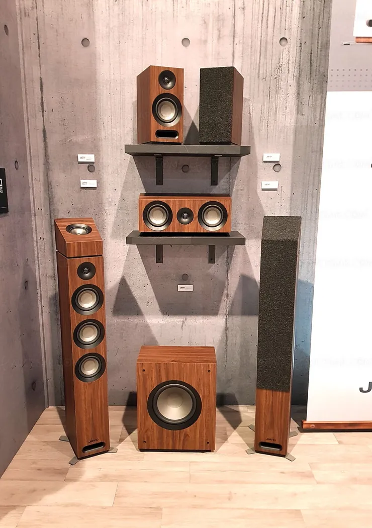 enceintes-jamo-studio-8-series-home-cinema-mise-a-jour-finition-noyer