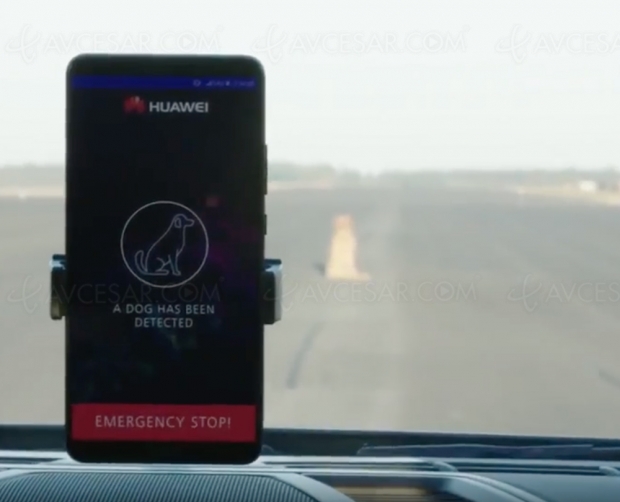 L’IA du smartphone Huawei Mate 10 Pro conduit une voiture
