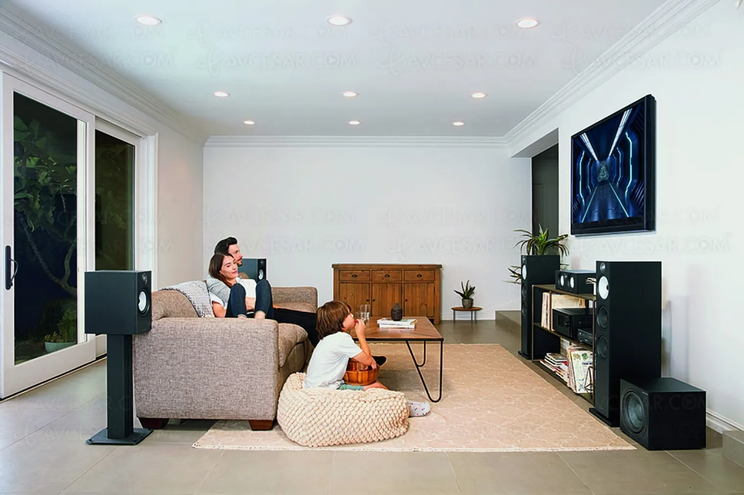 nouvelle-serie-d-enceintes-bowers-wilkins-600-series-1-colonne-2-bibliotheques-et-1-centrale