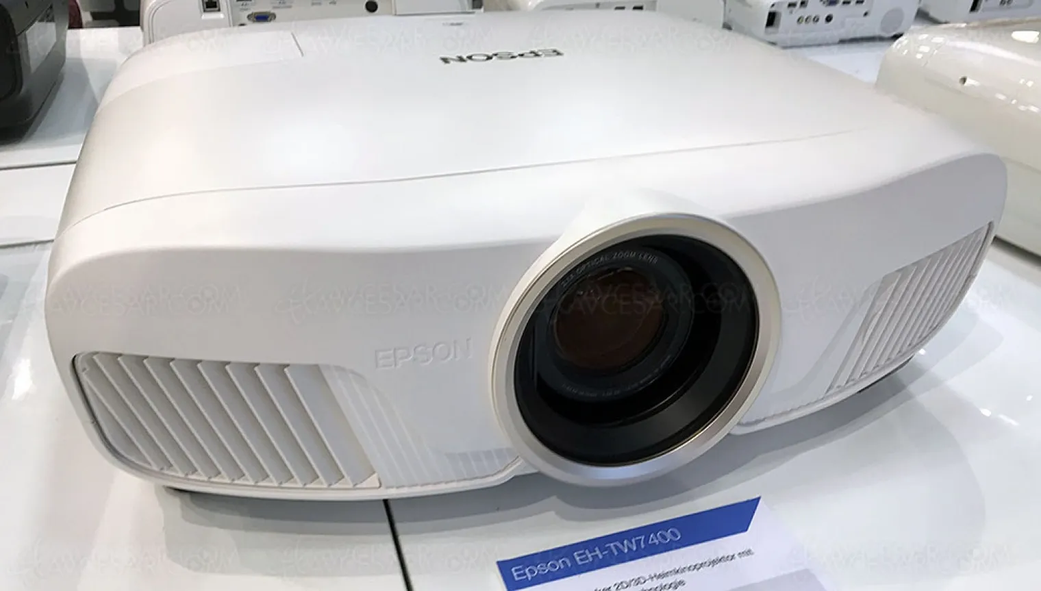ifa-18-videoprojecteur-epson-eh-tw7400-modele-simili-ultra-hd-4k-par-wobulation-premier-prix
