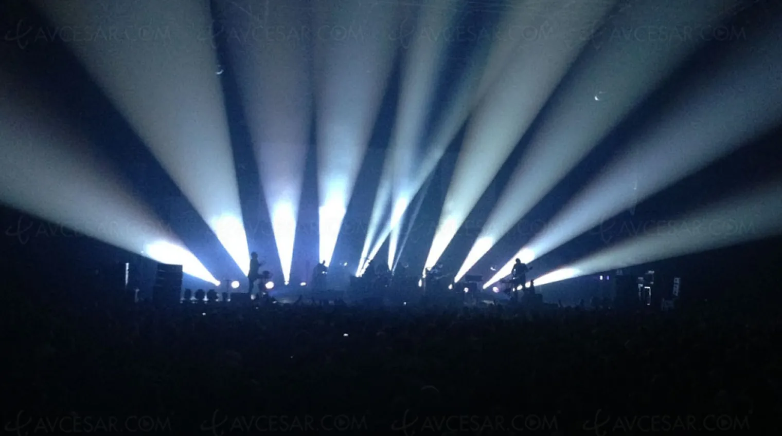 enfin-un-nouveau-live-d-archive-pour-les-25-ans-du-groupe-a-la-seine-musicale-a-paris