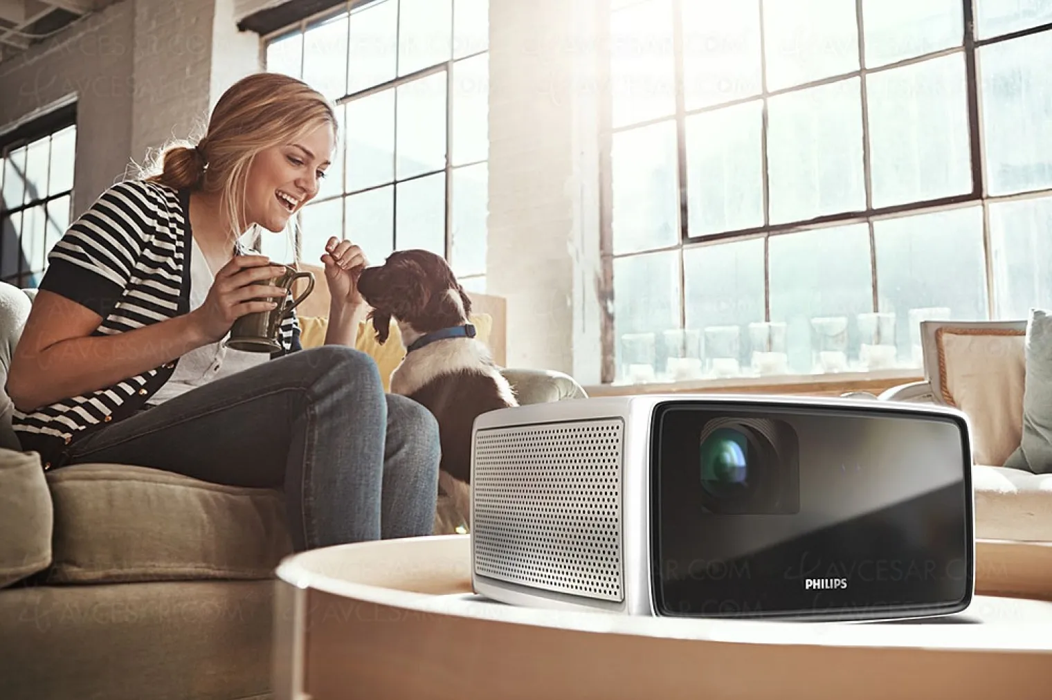 ces-19-philips-screeneo-s2-screeneo-s4-et-screeneo-s6-trois-videoprojecteurs-led-ultra-courte-focale-720p-1-080p-et-2-160p