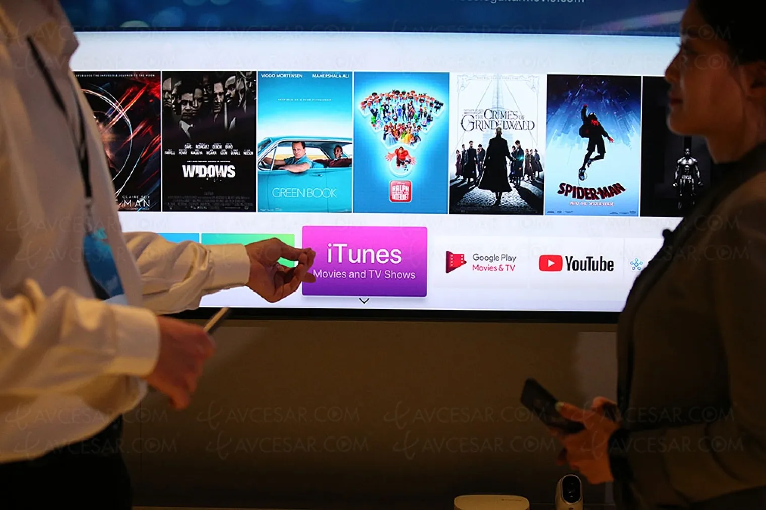 ces-19-tv-qled-8k-samsung-q900r-specimens-98-et-82-annonces