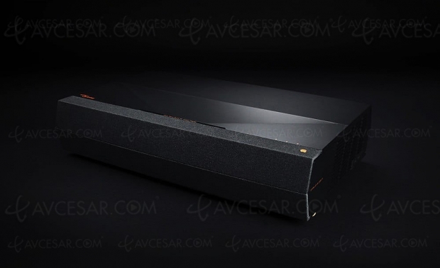 CES 19 > Optoma P1 Smart 4K UHD Laser Cinema, vidéoprojecteur ultra‑courte focale 3 000 lumens