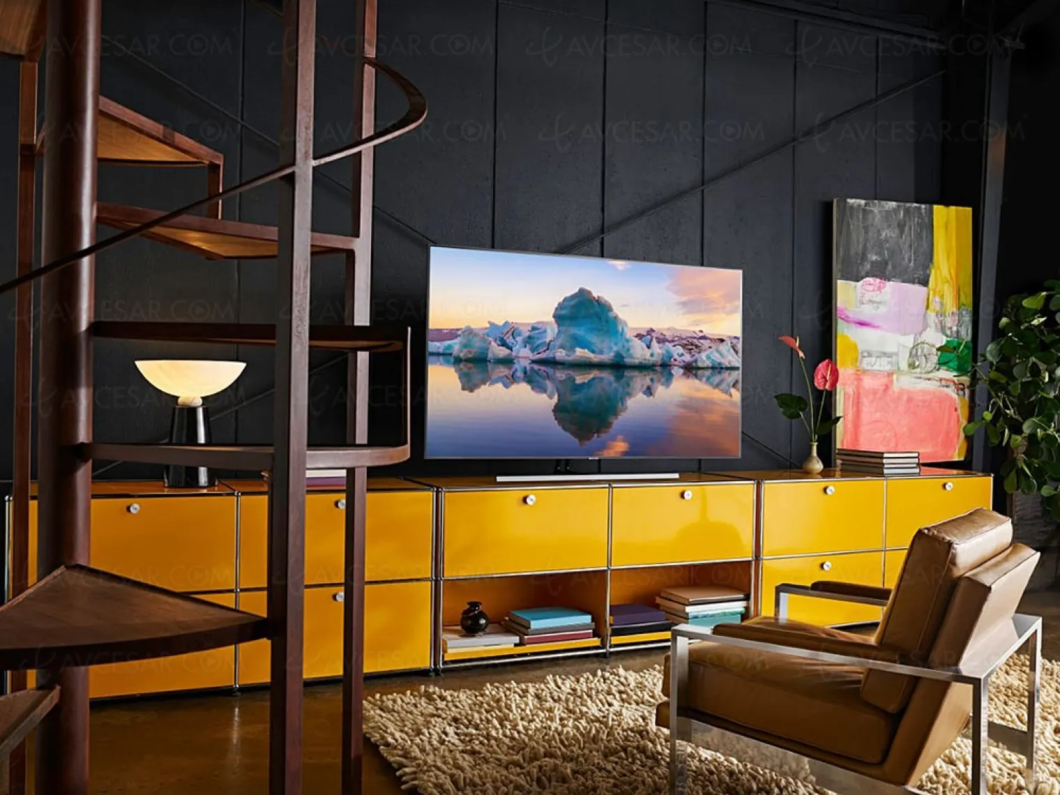 tv-qled-ultra-hd-4k-samsung-q85r-55-65-et-75-1-500-nits-mode-ambiant-2-0-dalle-qlc-quantum-processor-4k-ai-upscaling-4k-et-one-connect