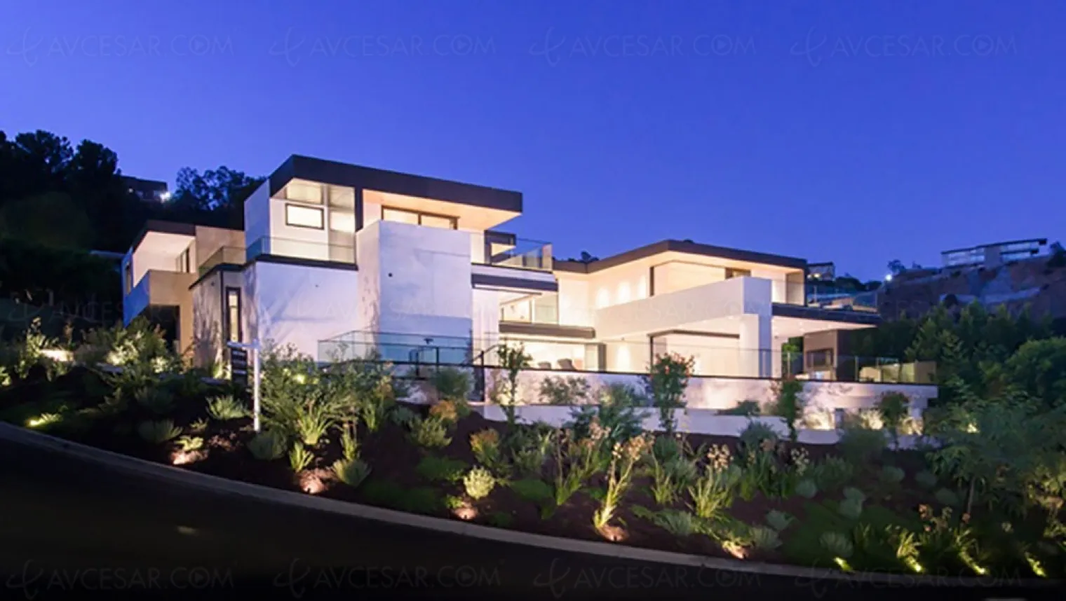 maison-a-vendre-a-beverly-hills-un-bassin-a-requins-et-un-home-cinema-zen