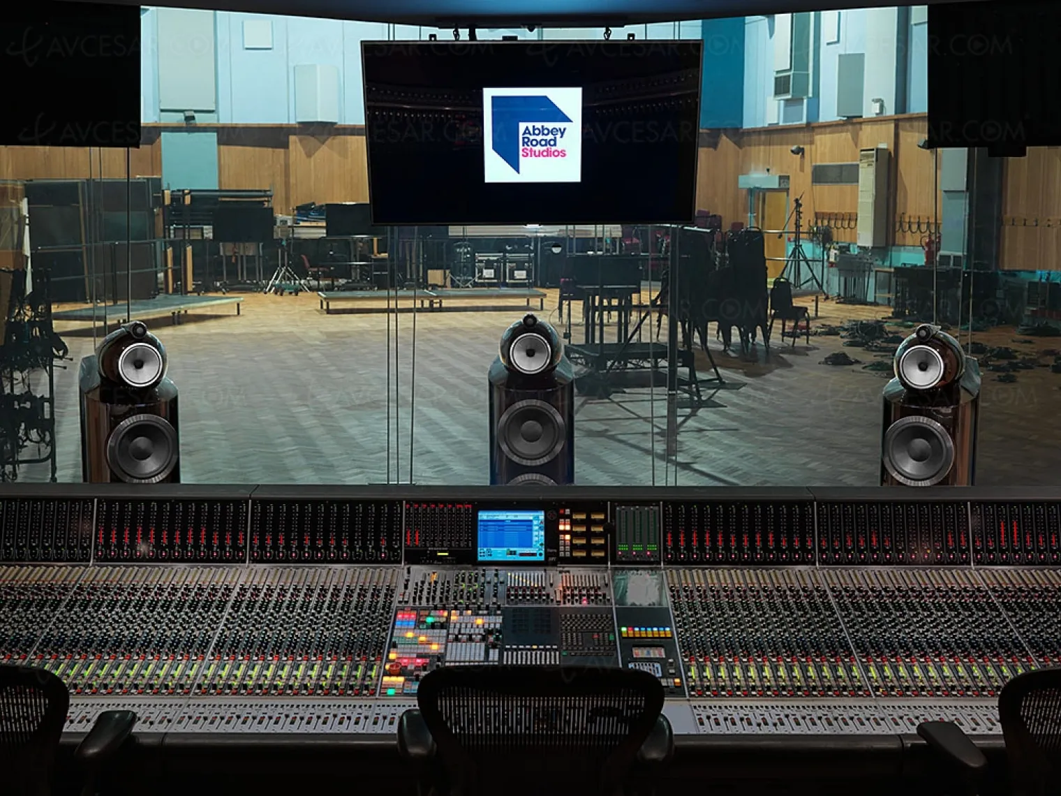 abbey-road-studios-accueillent-les-enceintes-bowers-wilkins-series-800-diamond-3