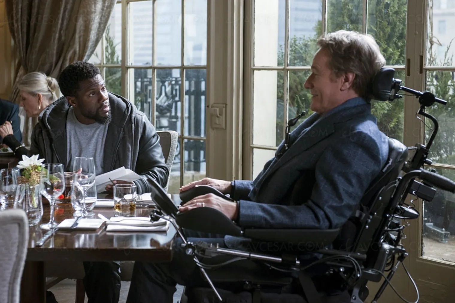 the-upside-le-remake-d-intouchables-avec-kevin-hart-et-bryan-cranston-cartonne-aux-usa