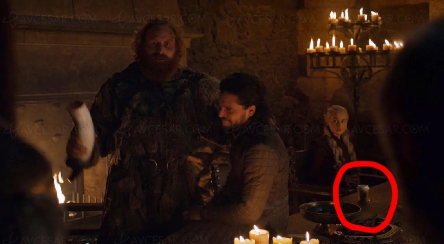 starbucks-s-invite-par-megarde-dans-un-recent-episode-game-of-thrones