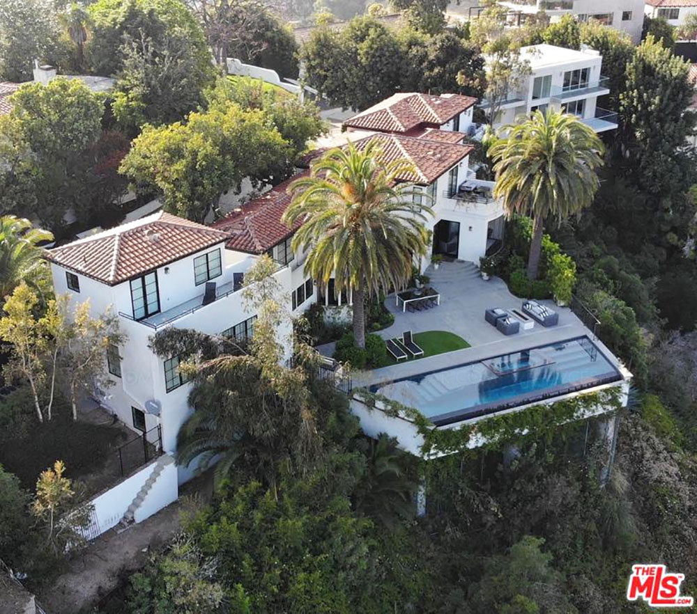Maison A Vendre A Hollywood Avec Home Cinema Tout Blanc Qui A Tout Faux