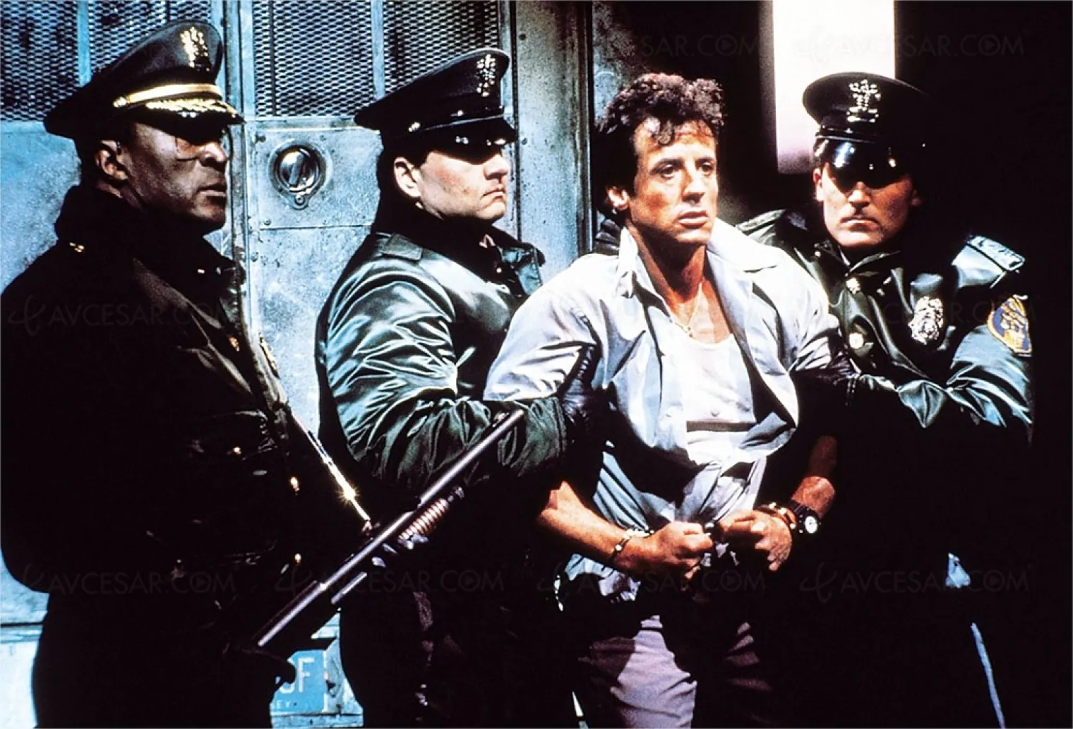 haute-securite-4k-ultra-hd-sylvester-stallone-au-sommet-de-l-action-des-80-s