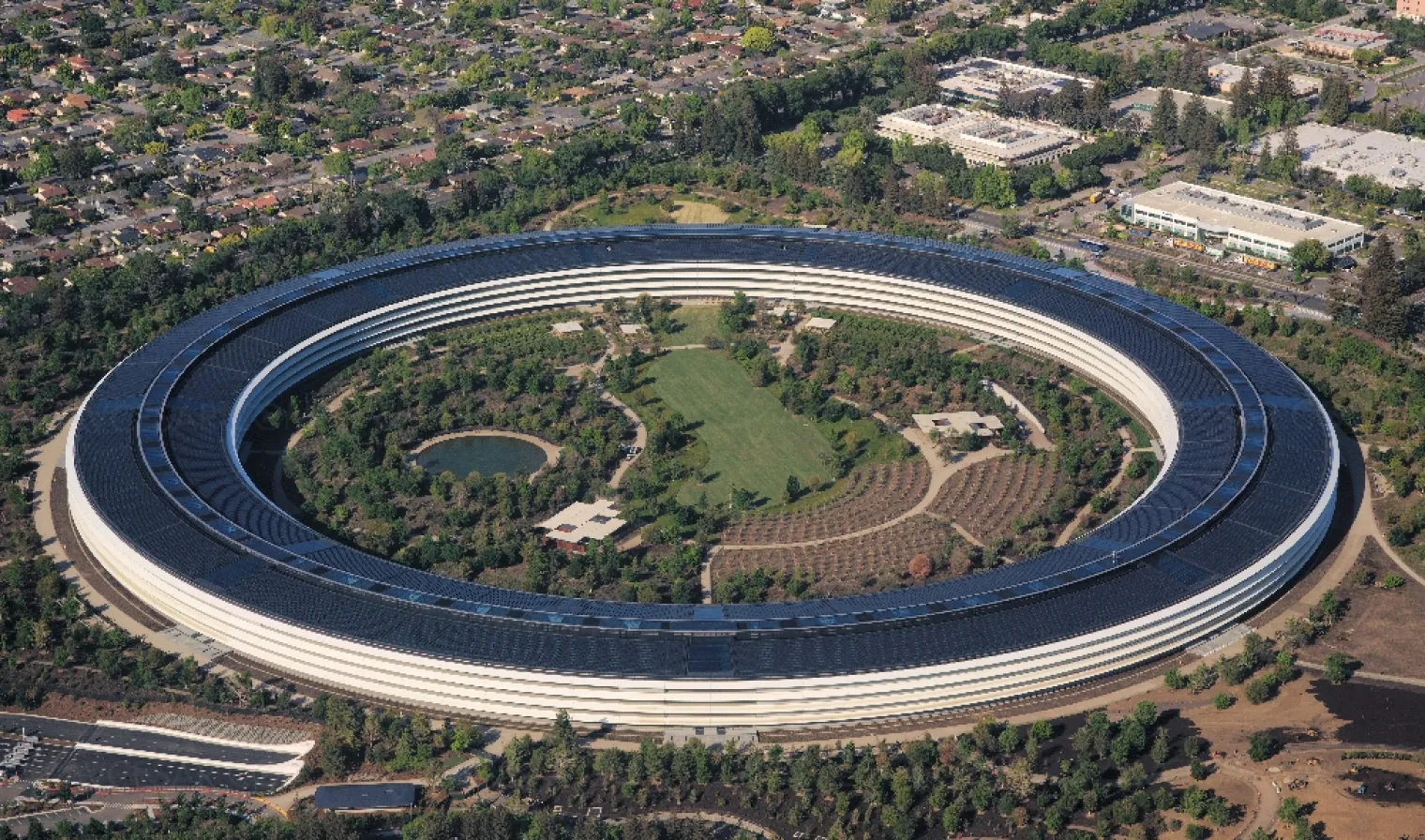 apple-park-estime-a-plus-de-4-milliards-de-dollars