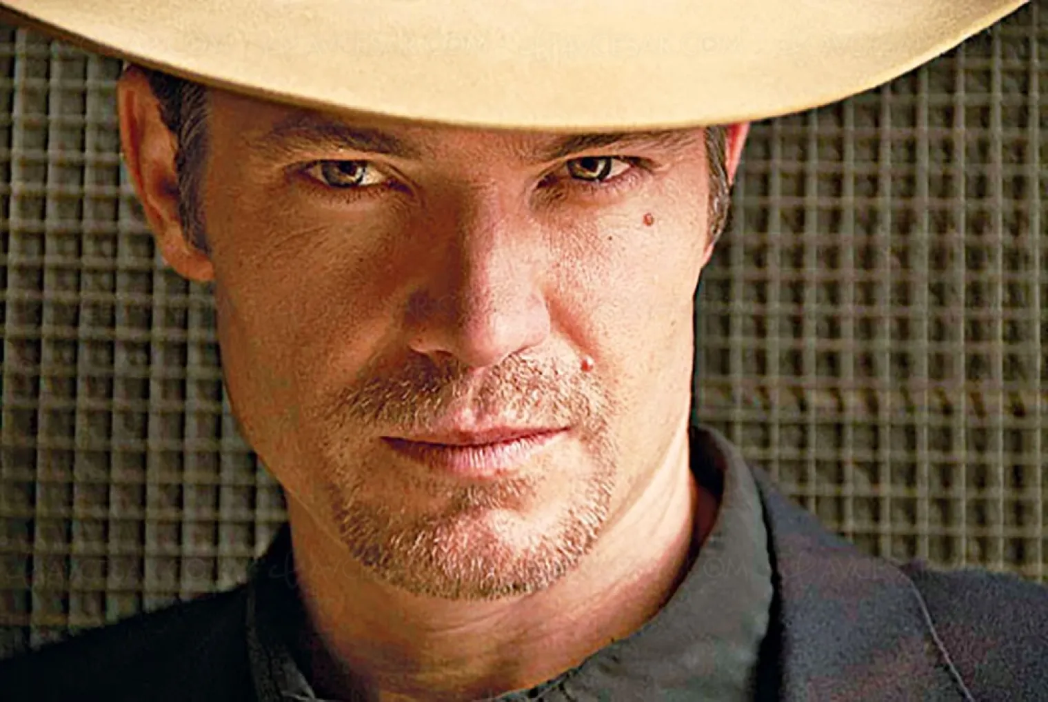 timothy-olyphant-aux-cotes-de-chris-rock-dans-la-saison-4-de-fargo