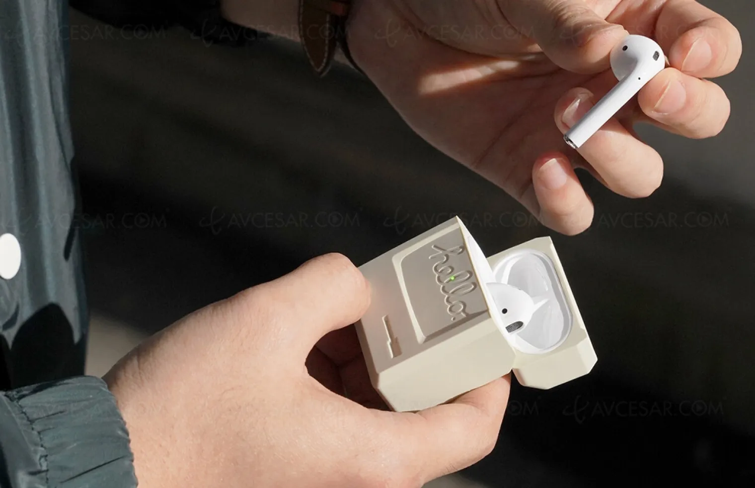 boitier-de-recharge-airpods-retro-facon-macintosh