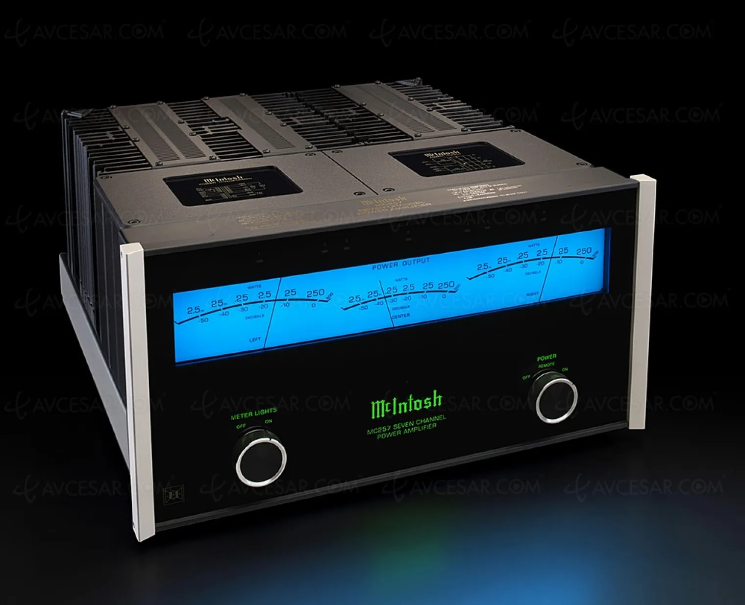 mcintosh-mc257-nouvel-amplificateur-de-puissance-sept-canaux-tripleview